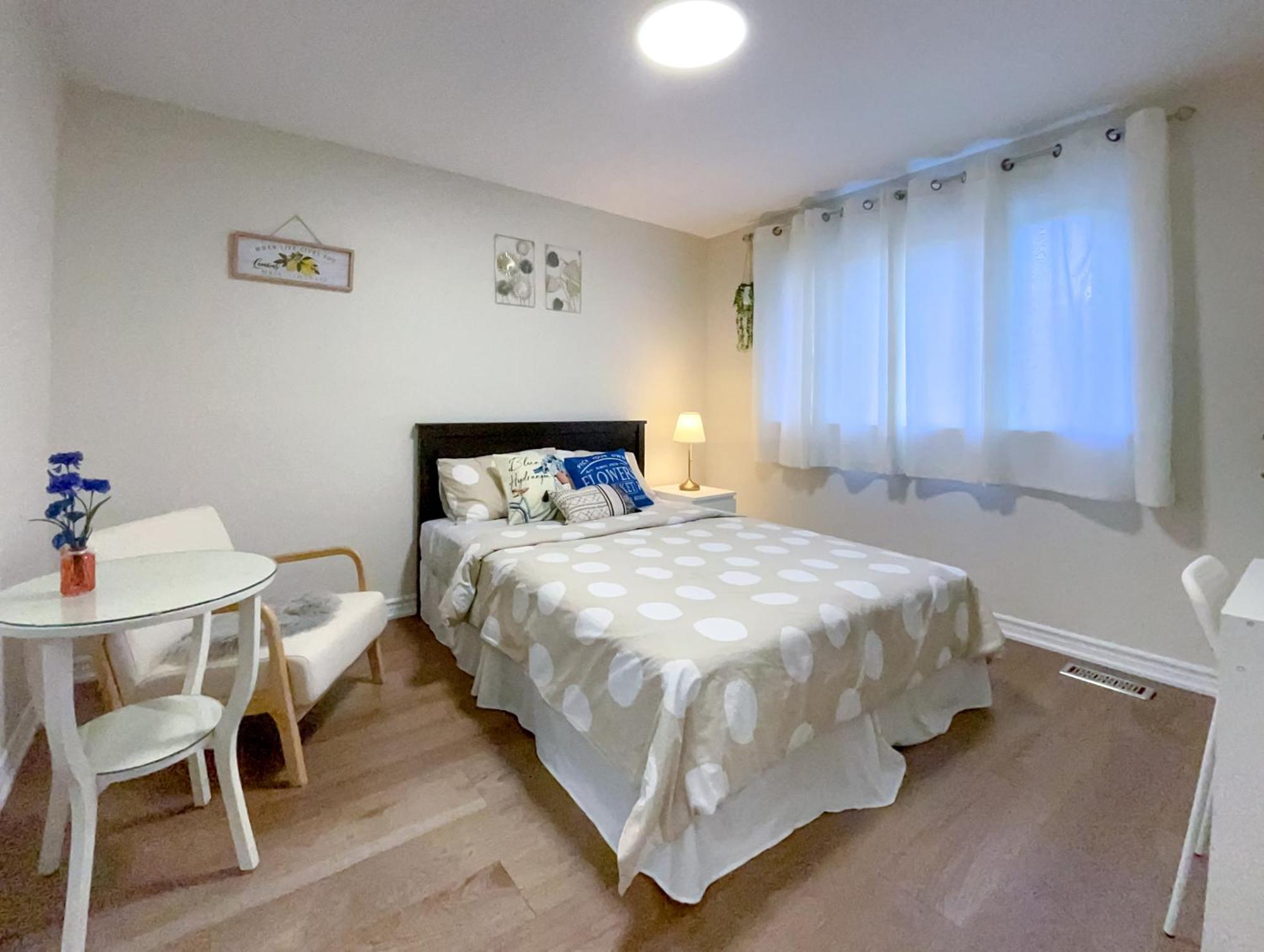 Ferienwohnung Newly-Renovated 3Br House, 12 Minutes To Airport Toronto Exterior foto