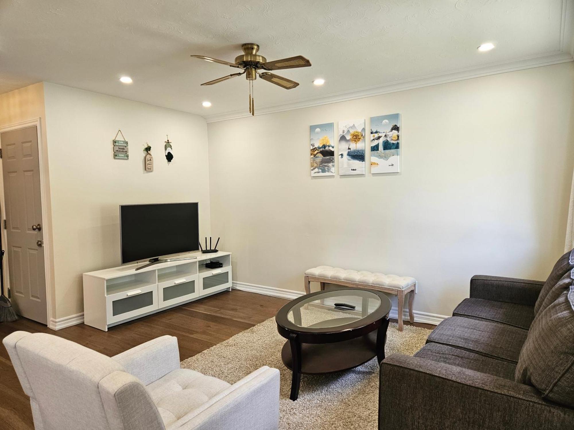 Ferienwohnung Newly-Renovated 3Br House, 12 Minutes To Airport Toronto Exterior foto