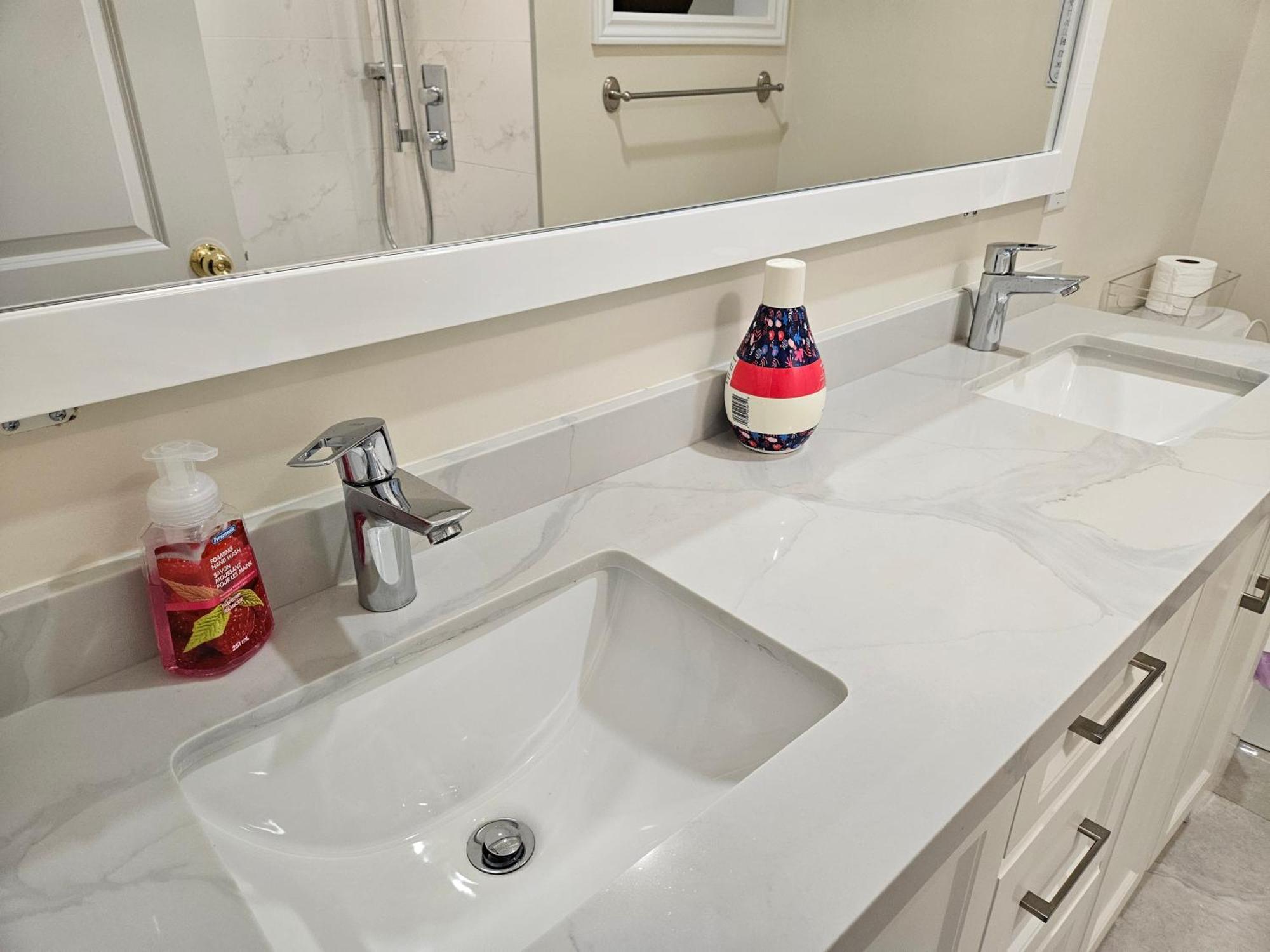 Ferienwohnung Newly-Renovated 3Br House, 12 Minutes To Airport Toronto Exterior foto