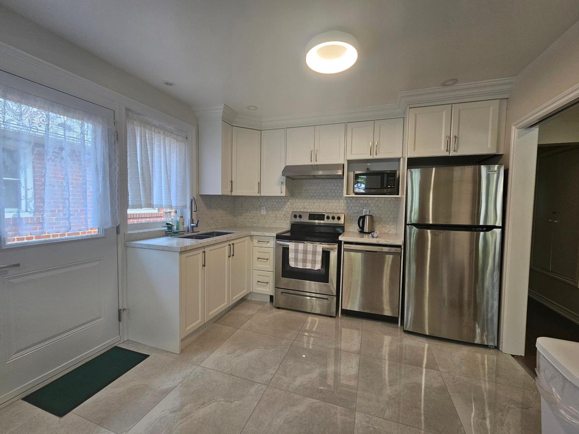 Ferienwohnung Newly-Renovated 3Br House, 12 Minutes To Airport Toronto Exterior foto