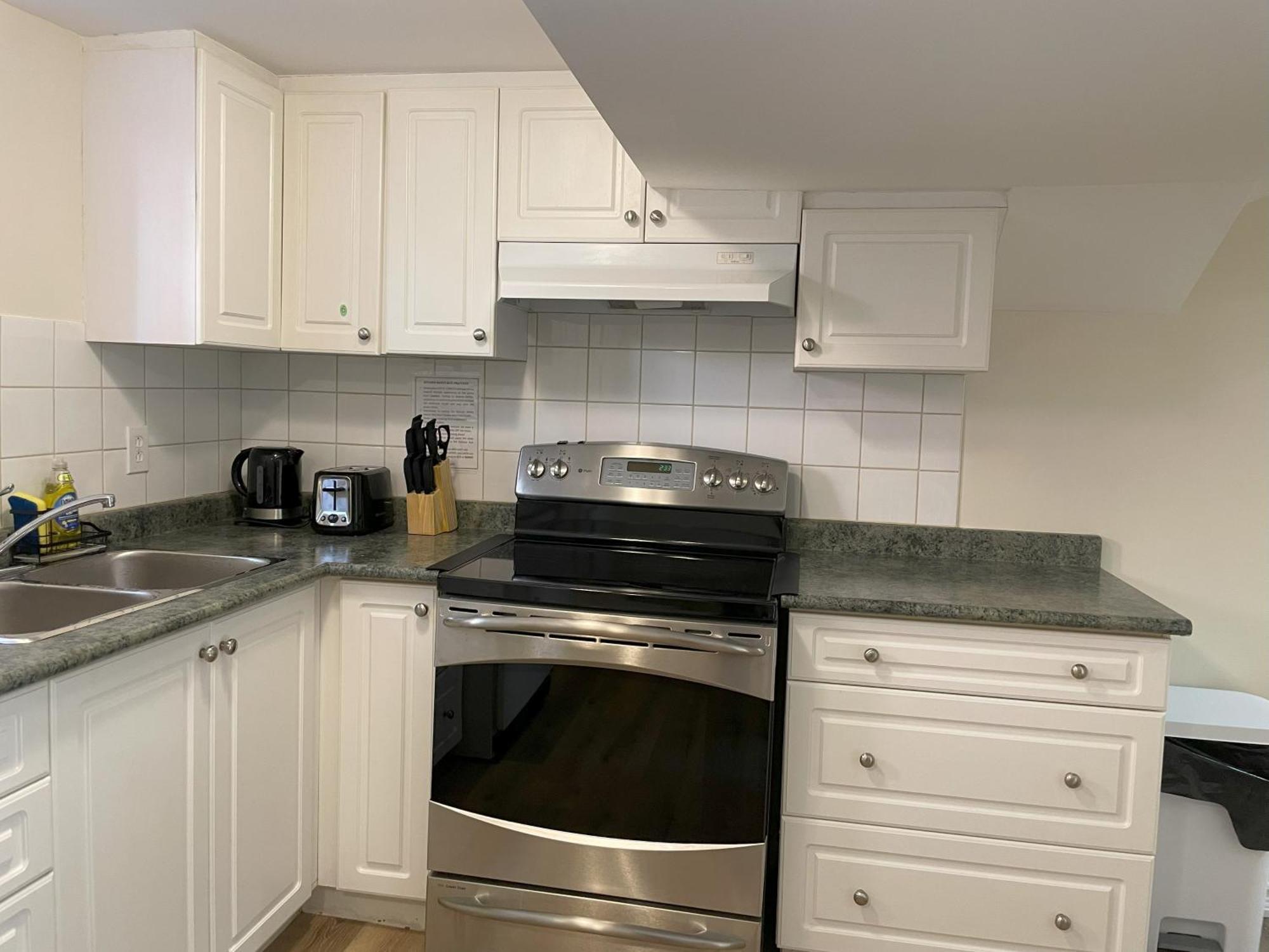 Ferienwohnung Newly-Renovated 3Br House, 12 Minutes To Airport Toronto Exterior foto